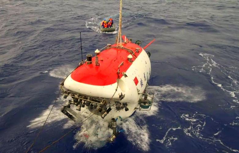 奋斗者号潜水器