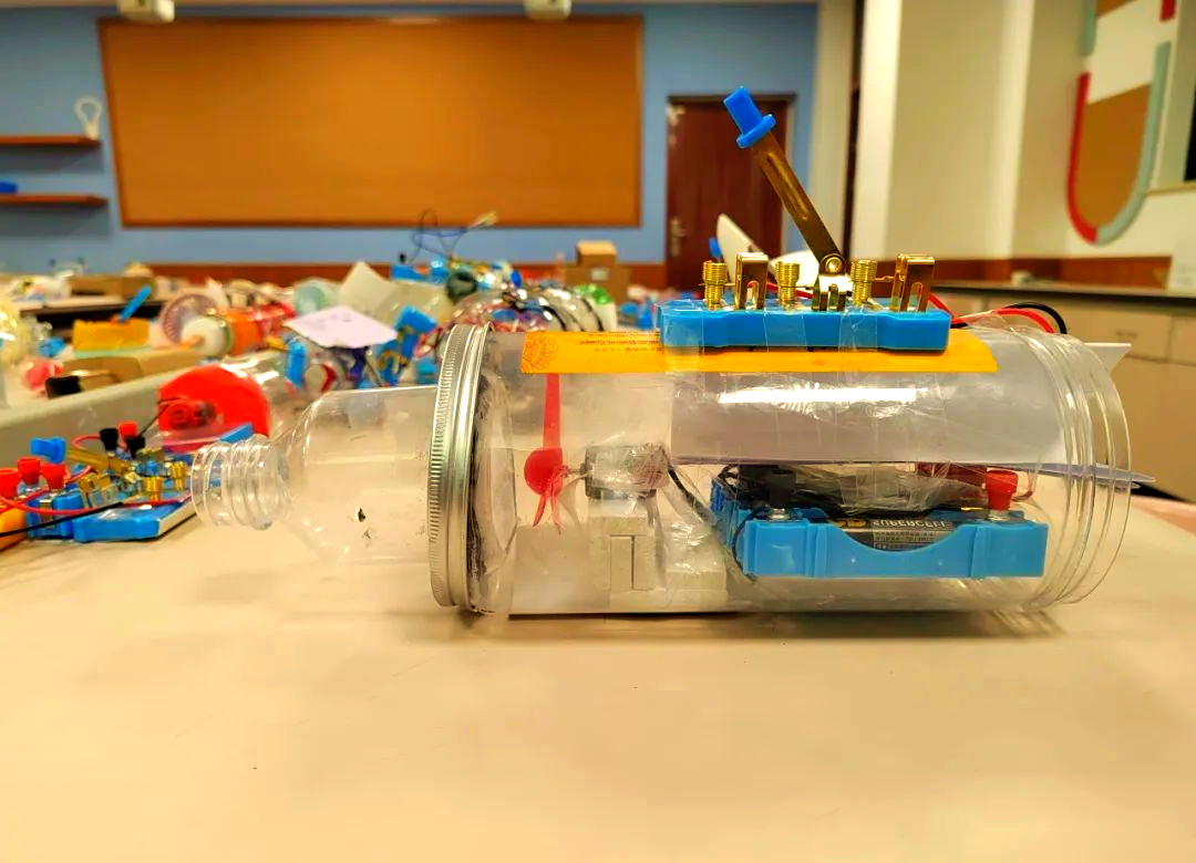 初中生自制潜水器